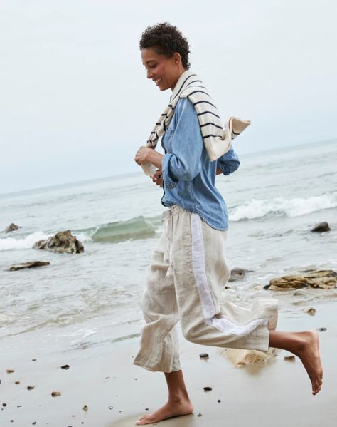 Jcrew Summer, Summer Boat, Vintage J Crew, Walks On The Beach, Beach Boat, Beach Shoot, Fall 23, Style Sport, Classic Women