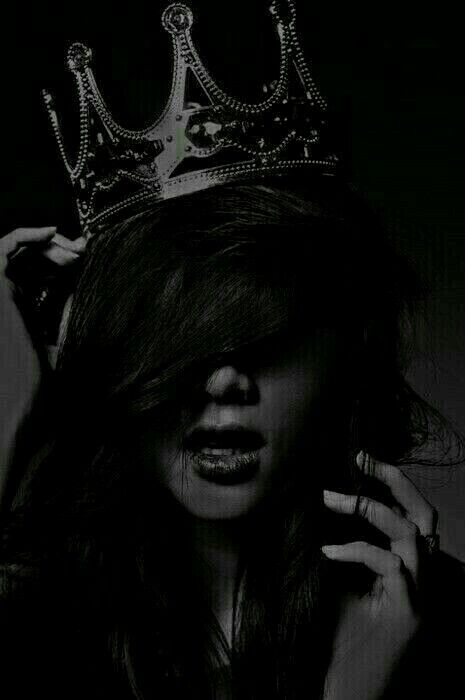 The black queen Her Hair, A Woman, Crown, Black And White, Hair, White, Black