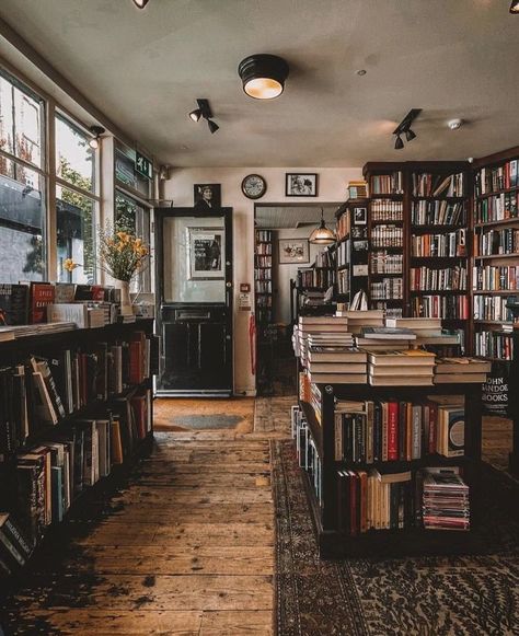 Books And Records Aesthetic, Gothic Bookstore Aesthetic, Cosy Bookshop Aesthetic, Rustic Library Aesthetic, Vintage Book Store Aesthetic, London Bookstore Aesthetic, Speakeasy Library, Antique Bookstore, Bookshop Design