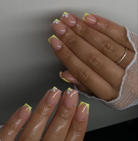 Short nails Short Nails Ideas Elegant, Short French Tip Nails With Design Simple, Really Short Acrylic Nails Designs, Small Nails Design Summer, Elegant Short Acrylic Nails, Nail Idea Short Square, Shorts Nails Ideas Gel, Nail Art For Natural Short Nails, Active Length Nail Designs