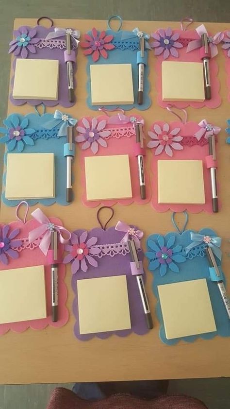 Souvenir Ideas Diy, Back To School Crafts To Sell, Clipboard Crafts, Bloc Note, Souvenir Ideas, Teachers Day Card, Pioneer Gifts, Diy Picture Frames, Jw Gifts