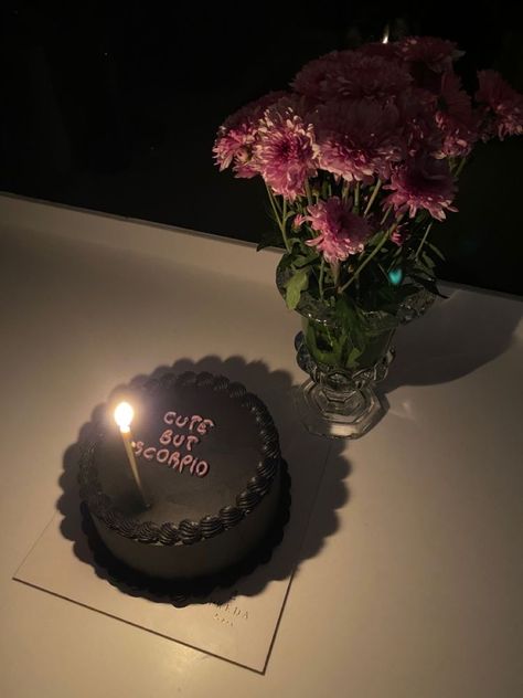 Pretty Birthday Cakes Black, Scorpio Birthday Cake Black, Birthday Cake Aesthetic Scorpio, Scorpio Cake Birthdays Aesthetic, Black Cakes Aesthetic, Black Scorpio Cake, Scorpio Birthday Theme, 18th Bday Cake Aesthetic, Scorpio Birthday Cake Ideas