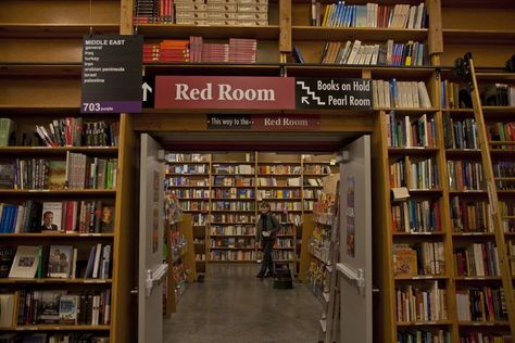 shelves full of books in a book store Powell Bookstore, Powells Bookstore Portland, Powells Bookstore, Second Date Ideas, Reed College, Corvallis Oregon, Book Business, Book Stores, Romantic Things To Do