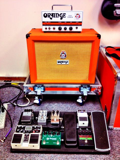 Orange Amp and pedalboard Free Online Guitar Lessons, Orange Amplifiers, Guitar Pedal Boards, Music Institute, Pedal Boards, Online Guitar Lessons, Guitar Rig, Orange Amps, Guitar Amps