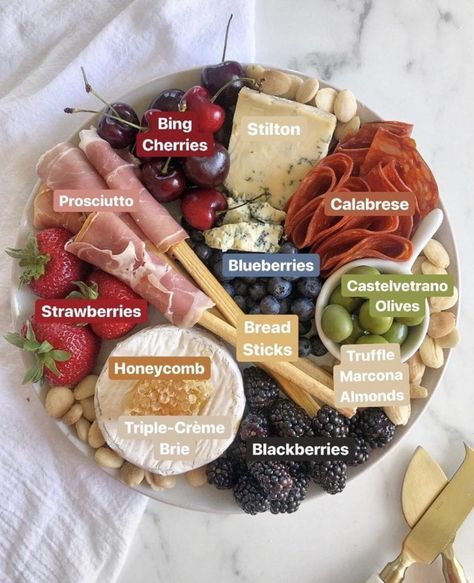 Small Cheese Board Ideas, Cheese Board For Two, Personal Charcuterie Board, Charcuterie Board For Two, Personal Charcuterie, Make A Cheese Board, Small Cheese Board, Cheese Board Ideas, Mini Cheese Boards