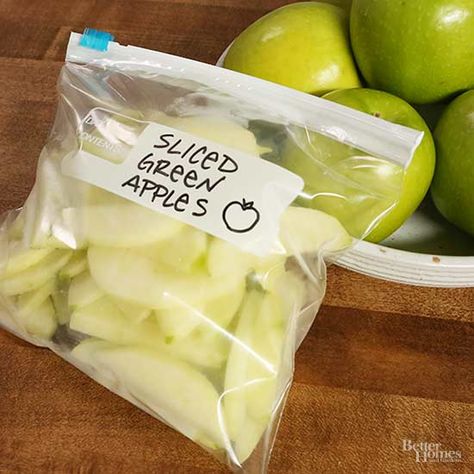 . Freezer Apples, Can You Freeze Apples, How To Freeze Apples, Freeze Apples, Peeled Apple, Freezing Food Guide, Preserving Fruit, Apples Recipes, Ritz Chicken