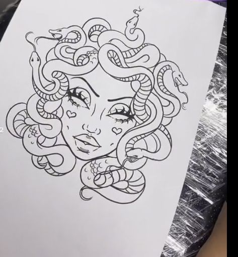 Medusa Tattoo Outline Easy, How To Draw Medusa, Medusa Painting Easy, Madusa Drawings Beautiful, Medusa Simple Tattoo, Tattoos For Women Outline, Girly Tattoo Stencils, Flash Tattoo Designs Neo Traditional, Medusa Drawing Sketches