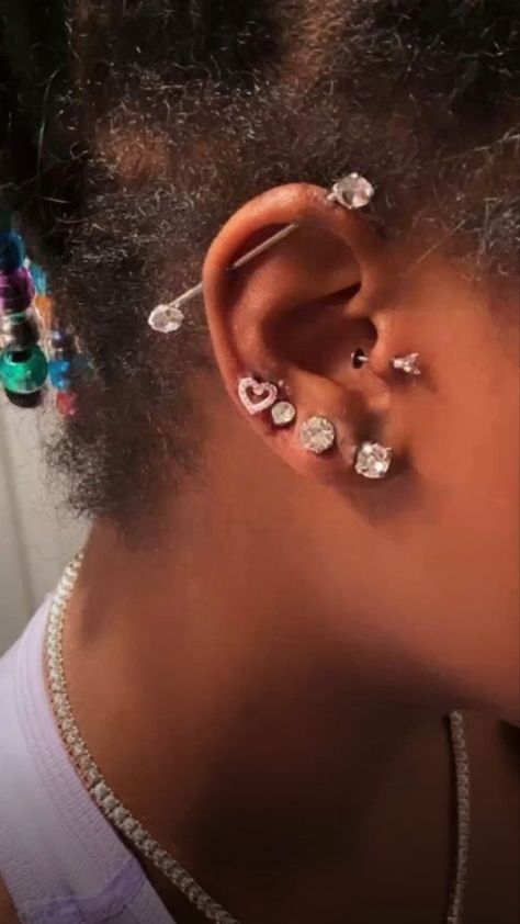 Pretty Ear Piercings, Pretty Lashes, Cute Ear Piercings, Cute Piercings, Piercings Unique, Body Jewelry Piercing, Jewelry Lookbook, Piercing Tattoo, Pretty Earrings