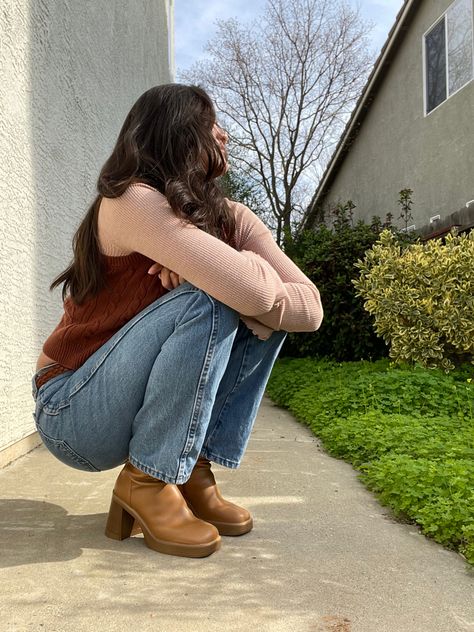 Brown Platform Boots Outfit 70s, Steve Madden Clogs Outfit, Tan Heeled Boots Outfit, Tan Steve Madden Boots Outfit, Brown Fall Boots Outfits, Heeled Brown Boots Outfit, Steve Madden Fantsie Boots Outfit, Steve Madden Brown Boots, Light Brown Ankle Boots Outfit