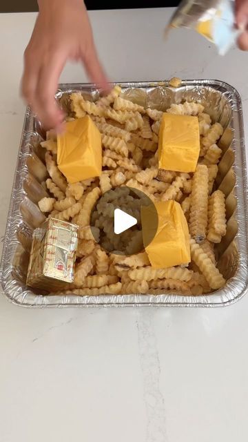 Kate Heintzelman on Instagram: "cheese fries everyone will go crazy for!   1 bag frozen French fries  4 blocks individual velveeta cheese  2 cans of chili/4 cups homemade chili  1 can sweet corn drained  1 can nacho cheese  1 cup shredded cheese  Salt and pepper to taste" Chilli Cheese Nachos, Chilli Cheese Fries Recipe, Nacho Cheese Fries, Chili Cheese Fries Recipe, Frito Recipe, Chilli Cheese Fries, Cheese Fries Recipe, Nacho Fries, Chili Fries