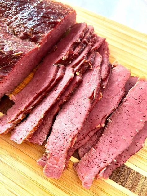 Corned Beef Sandwich Recipe, Cooking Corned Beef Brisket, Roasted Corned Beef, Corned Beef Recipes Slow Cooker, Corned Beef Reuben, Baked Corned Beef, Reuben Recipe, Homemade Corned Beef, Corned Beef Sandwich