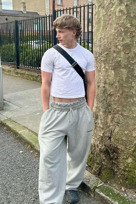 Mens Cropped Shirt Outfit, Grey Sweatpants Outfit Men, Sweatpants Outfit Men, Grey Sweatpants Outfit, Men Gym Outfit, Gray Sweatpants Outfit, Aesthetic Male Outfits, Cool For Summer, Sweatpants Outfit