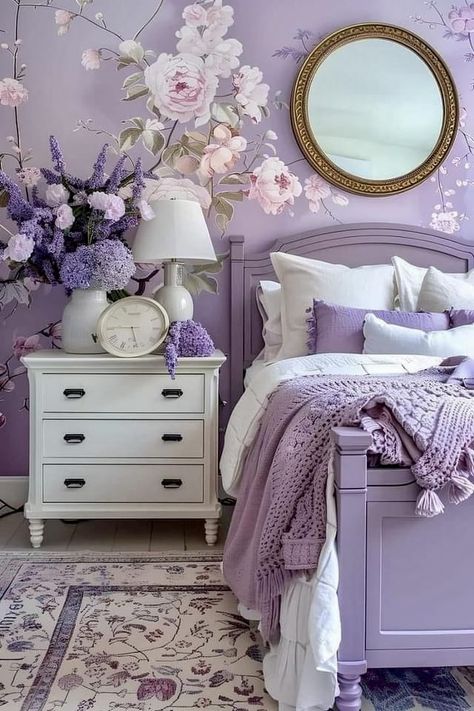 Small Purple Room Ideas, Lilac Room Ideas, Lilac Room Ideas Bedrooms, Lilac Bedroom Decor, Lavender Bedroom Ideas, Lavender Bedroom Decor, Lilac Bedroom Ideas, Pink And Purple Bedroom, Shabby Chic Girls Bedroom