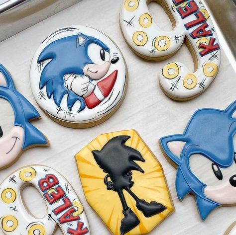 Sonic Cookies Decorated, Sonic Cookies, Hedgehog Cookies, Doctor Eggman, Sonic Birthday, Cookie Favors, Birthday Cookies, 6th Birthday, Sugar Cookies Decorated