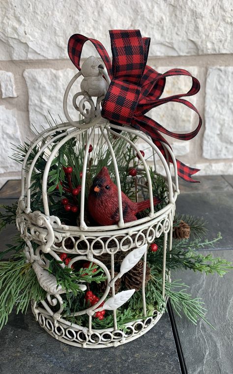 Christmas Birdcage Decor Ideas, Christmas Bird Cage Decor, Birdcage Decor Ideas Diy, Christmas Bird Cage, Bird Cage Christmas Decor Ideas, Decorate A Bird Cage Ideas, Christmas Birdcage Ideas, Christmas Centerpieces Cheap, Cabin Christmas Decor