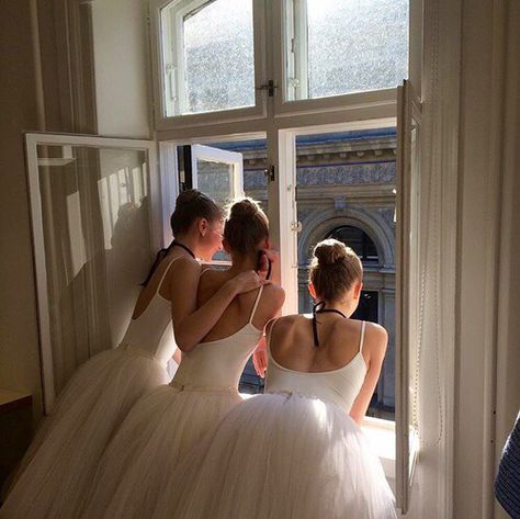 Pinterest// @NoortjeDR Ballet Aesthetic, Ballet Academy, Ballet Beauty, Ballet Inspiration, Tulle Skirts, Ballet School, Dancing Aesthetic, Dance Academy, Ballet Beautiful