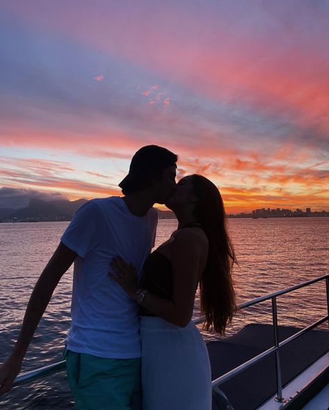 Couple Cruise Aesthetic, Cruise Photo Ideas Couple, Cruise Aesthetic Pics Couple, Couples Cruise Pictures, Couple Boat Pics, Cruise Couple Pictures, Couple On Yacht, Cruise Photo Ideas, Cruise Photography Ideas