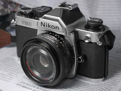 Nikon Fm2, Fotocamere Vintage, Nikon Digital Camera, Vintage Lenses, Antique Cameras, Photo Gear, Photographer Camera, Classic Camera, Old Cameras