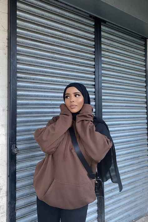 #hijab #hijabfashioninspiration #hijabfashion #hijabfashioneiddress #hijaboutfit #hijabootd #hijaboutfitideas #hijaboutfitmuslimfashion #hijabdress #hijabstyle #modernhijabfashion Outfit Hijab Hoodie, Hijab Fall Outfits, Hijab Hoodie, Hoodie Oversize, Aesthetic Fits, Outfit Hijab, Oversized Hoodie, Hijab Outfit, Muslim Women