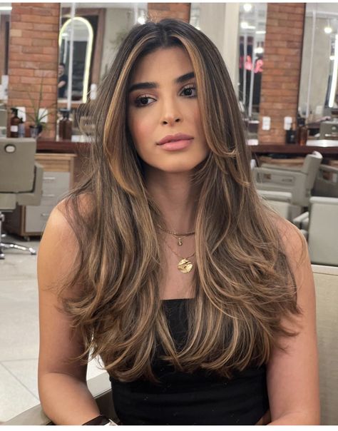 Dark On Top Light On Bottom Hair Brown, Honey Brown Hair, Formal Hair, Hair Tint, Brunette Balayage, Dimensional Color, Brunette Balayage Hair, Brown Balayage, Beauty Inspo