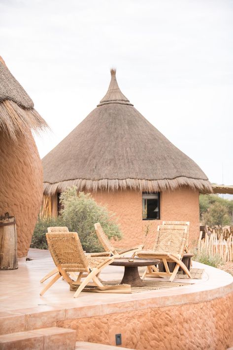 Mud House Design Ideas, Earthy Homes, Cob House Interior, African Hut, Dunes House, Lodge Design, Eco Village, Round Building, Mud House