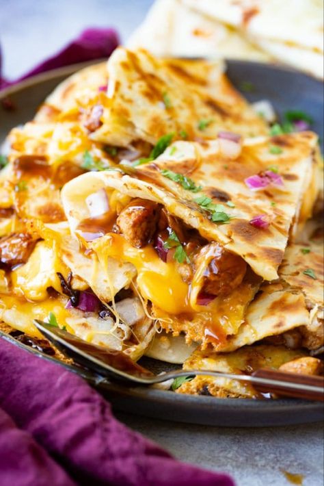 Chicken Mexican Recipes, Easy Sauce For Chicken, Uncooked Tortillas, Cheesy Quesadilla, Quesadilla Recipes Easy, Chicken Mexican, Pollo Teriyaki, Teriyaki Sauce Recipe, Easy Teriyaki Chicken