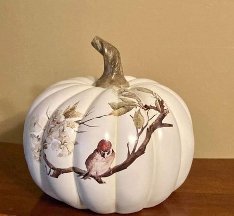 Pumpkin Decorating Diy, Decoupage Pumpkins, Vintage Fall Decor, Elegant Pumpkins, Fall Pumpkin Crafts, Fall Arts And Crafts, Pretty Pumpkins, Creative Pumpkins, Decorating Diy