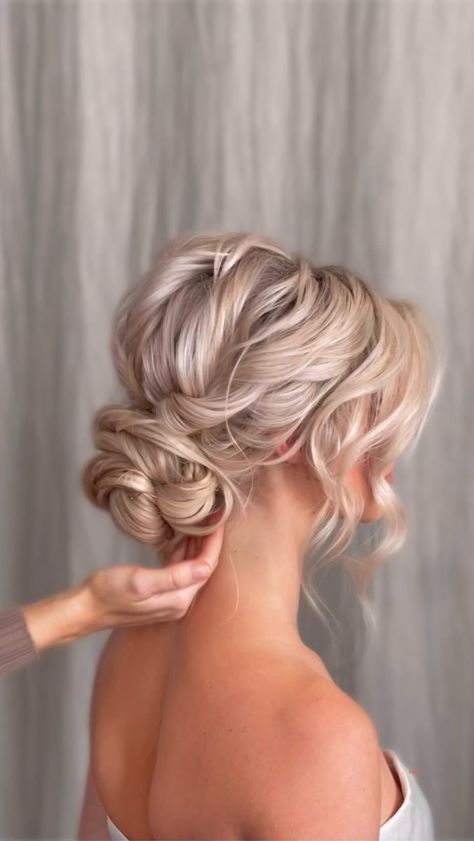 Bride Hairstyles Updo, Free Hairstyle, Hair Styles Ideas, Bridemaids Hairstyles, Wedding Hair Up, Mother Of The Bride Hair, Online Academy, Bridal Hair Updo, Braut Make-up