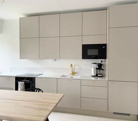 Ikea Kitchen Havstorp, One Color Kitchen, Ikea Havstorp Beige Kitchen, Small Japandi Kitchen, Ikea Beige Kitchen, Ikea Havstorp Beige, Havstorp Beige Ikea, Beige Kitchen Ideas Modern, Ikea Havstorp