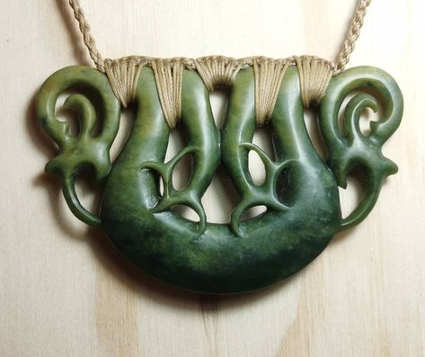 Pounamu Necklace, Maori Jewelry, Māori Design, Horn Ideas, Hand Carved Jewelry, Maori Patterns, Maori Designs, Vulture Culture, Stone World