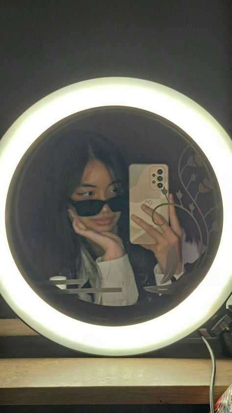 Mirror Selfie Cute, Pranks Pictures, Boyfriend Pranks, Selfie Cute, Boyfriend Pranks Pictures, Bf Picture, Samsung Galaxy Phones, Girls Mirror, Dark Anime Guys