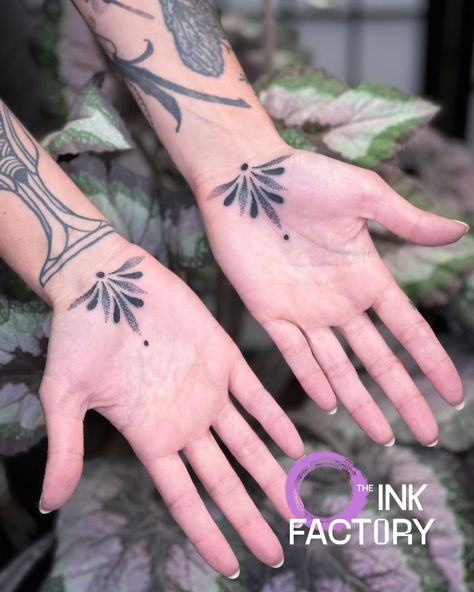 Palm Of The Hand Tattoo, Ornamental Palm Tattoo, Unique Hand Tattoos Women, Unalome Finger Tattoo, Palm Of Hand Tattoo, Palm Tattoo Hand, Palm Hand Tattoo, Palm Tattoos For Women, Palm Size Tattoos Ideas