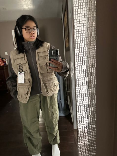 Gorpcore Vest Outfit, Tactical Vest Outfits Men, Tactical Vest Outfit, Tactical Vest Fashion, Utility Vest Outfit Streetwear, Airpods Max Outfit, Arcteryx Outfit, Outfit Earth Tones, Vest Outfits Men