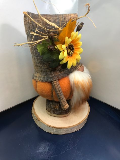 Gnome Pumpkin Ideas, Pumpkin Gnomes Diy, Gnome Pumpkin Decorating, Craft Gnomes, Gnome Shoes, Beach Wreaths, Gnome Pumpkin, Pumpkin Gnome, Gnome Crafts