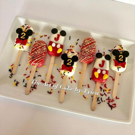 Cake Pops Mickey Mouse, Mickey Mouse Desserts, Baby Mickey Mouse Cake, Mickey Cake Pops, Disney Cake Pops, Mickey Mouse Treats, Mickey Mouse Clubhouse Cake, Mickey Mouse Birthday Decorations, Mickey First Birthday