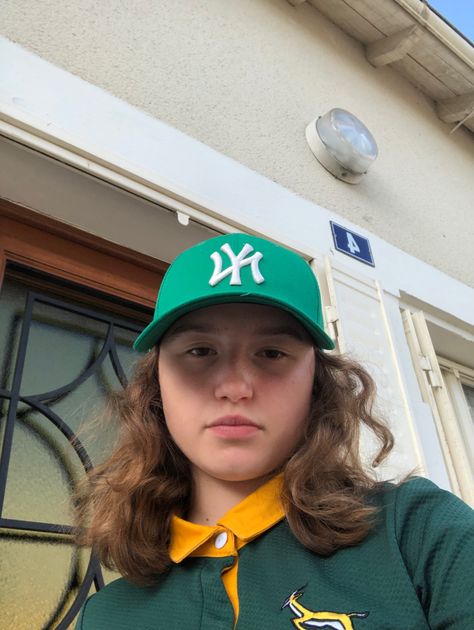 Rugby Jersey Outfit, Rugby Shirt Outfit Women Street Style, Styling Rugby Shirt, Striped Rugby Shirt Outfit, 90s Rugby Shirt Outfit, South Africa Rugby Jersey, Green Cap, Rugby Jersey, Green T Shirt