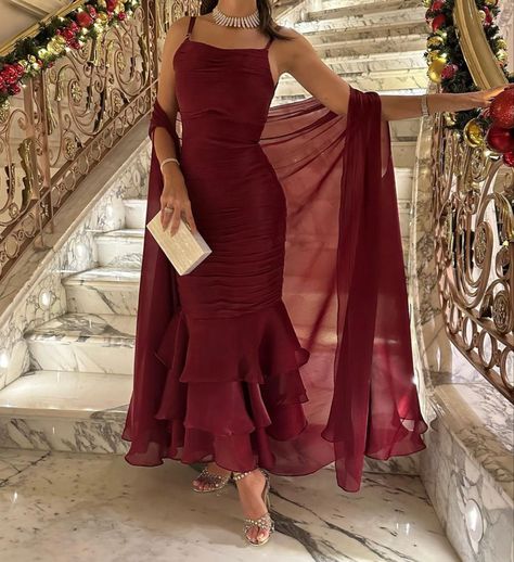 Quince Themes, Prom Dress Inspo, Dark Red Dresses, Classy Prom Dresses, Red Dresses Classy, Elegant Dresses Classy, Prom Dresses Sleeveless, Prom Dress Inspiration, Pretty Prom Dresses