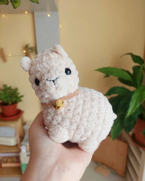 ₊˚⊹♡ baby llama ⊹ ࣪ ˖ ⤷ have I mentioned how much I love this chubby baby llama pattern, the little round stompers>>>> ⤷ I was wondering on whether or not to participate this years' #amigurumay but wow does it look like you need some good pre-planning and organisation (ᵕ—ᴗ—) ⤷ I will make sure to participate next year, hopefully I after some *big* life milestones are concluded this year, I could finally only focus on crochet alone ৻( •̀ ᗜ •́ ৻) ⤷ (free) pattern by @bunnysplush ⤷ plush ava... Amigurumi Pattern Christmas, Crochet Fluffy Amigurumi, Crocette Ideas, Alpaca Crochet Pattern Free, Llama Crochet Pattern Free, Crochet Llama Pattern Free, Crochet Plushie Free Pattern, Crochet Lama, Llama Crochet Pattern