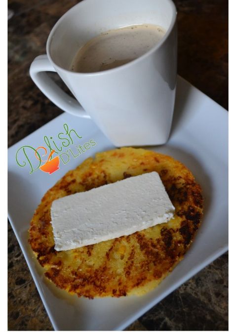 Colombian arepas de choclo! Easy and simple recipe! #arepa #arepas Colombian Bakery, Colombian Arepas, Sweet Corn Cakes, Arepas Recipe, Colombian Recipes, Colombian Cuisine, Colombian Food, Corn Cakes, Cuban Recipes