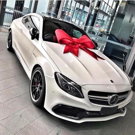 W K 7 on Instagram: “🎁🎁🎁 #wissk7 #luxury #lifestyle #car #white #mercedes” Mercedes Girl, Luxury Cars Mercedes, Mercedes Auto, Rich Kids Of Instagram, Dream Cars Mercedes, Top Luxury Cars, Bmw I3, Lux Cars, Bmw I8