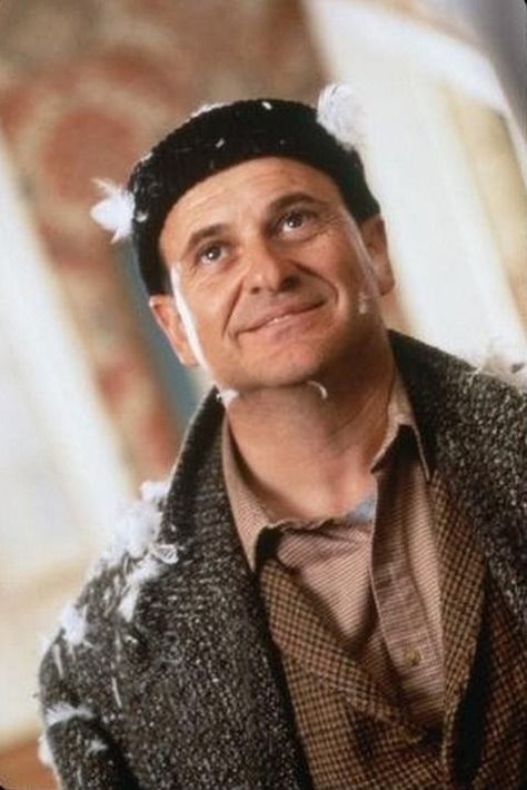 Joe Pesci Burn Film, Home Alone 1, Christmas Movie Characters, Home Alone 1990, Joe Pesci, Home Alone Movie, Severe Burns, Best Christmas Movies, Macaulay Culkin