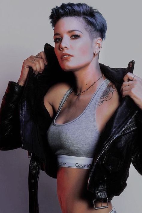 Lesbian Haircut, Halsey Hair, Halsey Style, Tapered Haircut, Super Short Hair, Shot Hair Styles, Penteado Cabelo Curto, Trending Haircuts, Halsey