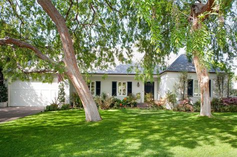 JWT Associates is responsible for the stunning remodel/ addition of a 1940’s Colonial home located in Los Angeles, Southern California. 1940s Colonial Home, Ranch Style Floor Plans, Planting Grass, Seeding Lawn, 1940s Home, Backyard Views, Seed Starting Mix, Colonial Home, Wood Pergola