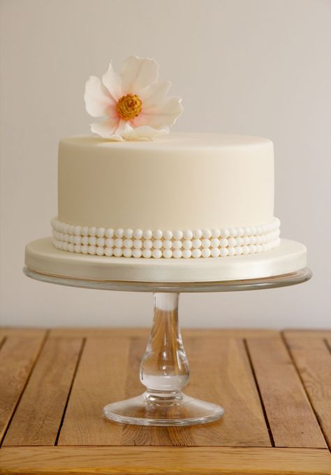 Simple Wedding Cake Small One Tier Blue, Simple Wedding Cake Ideas 1 Tier, Engagement Cake Designs Simple 1 Tier, Wedding Cake Designs Single Tier, Minimalist Wedding Cake One Tier, Single Tier Wedding Cake Elegant, Simple Wedding Cake Small One Tier, Simple Engagement Cake, Wedding Cake Single Tier