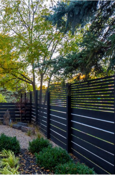 41 Privacy Fence Design Ideas | Sebring Design Build Fence Design Ideas, Black Fence, House Fence Design, Modern Fence Design, Privacy Fence Designs, Privacy Landscaping, Backyard Privacy, Garden Wallpaper, Fence Landscaping