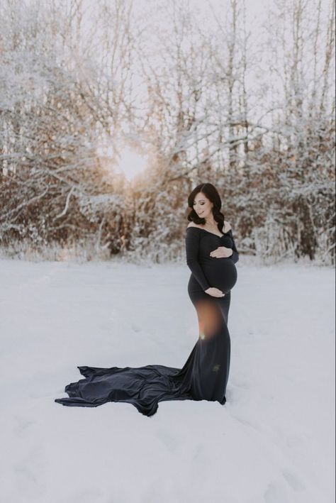 Maternity photo in 2020 | Winter maternity photos, Maternity pictures, Winter maternity pictures Maternity Photo Shoot In Snow, Maternity Shoot In December, Maternity Photography Snow Winter, Maternity Photo Shoot Ideas Snow, Snow Maternity Photoshoot Family, Maternity Photography Outside Winter, Maternity Photography Winter Couples, Winter Forest Maternity Shoot, Outdoor Winter Maternity Shoot Snow