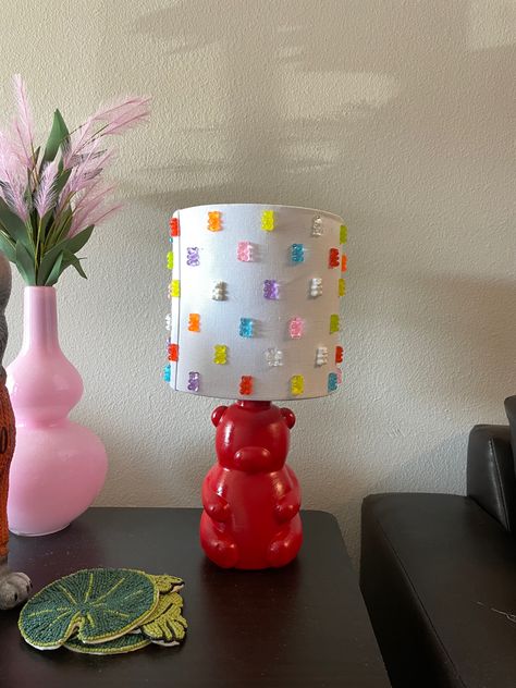 icarly gummy bear lamp diy craft maximalism apartment decor Icarly Room Aesthetic, Wacky Room Decor, Icarly Room, Gummy Bear Lamp, Quirky Lamps, Bear Lamp, Bright Decor, Cute Furniture, Future Apartment Decor