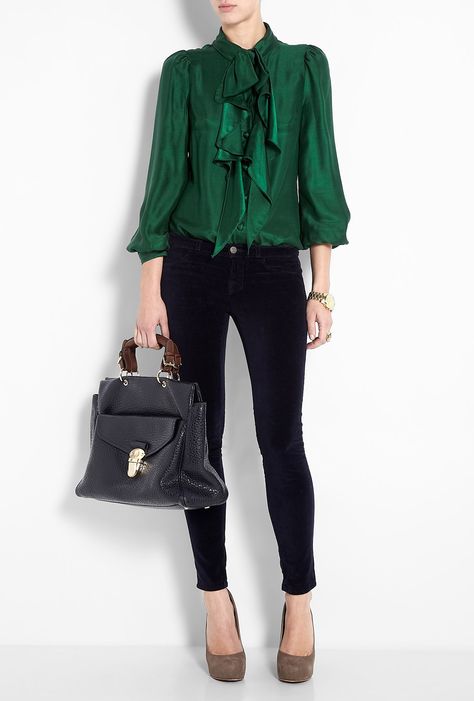 Emerald Green Charlyee Bow Blouse - 2012 New Year's Eve Outfit! Dark Green Top Outfit, Green Blouse Outfit, Blouse Outfit Ideas, Blouse Outfit Work, Stylish Jeans Outfit, Green Shirt Outfits, Green Top Outfit, Dark Green Blouse, Green Pants Outfit