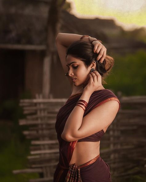 "Captivating Divi Vadthya in Stunning Images - Latest Trending Hashtags" Divi Vadthya, Trending Hashtags, Bollywood Hairstyles, Indian Photoshoot, Actress Pics, Beautiful Smile Women, Girl Body, Photography Women, Indian Beauty Saree