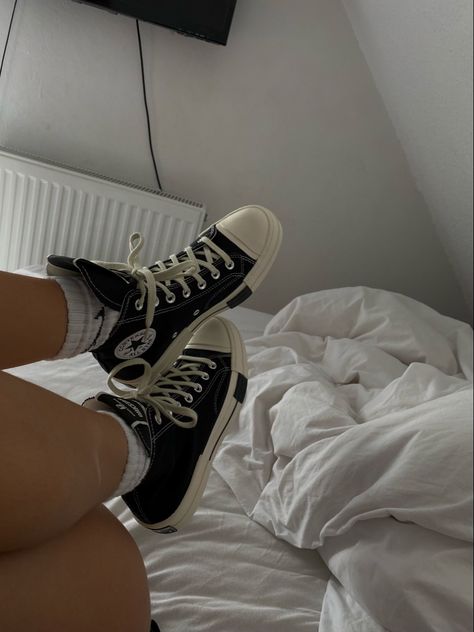 Drkshdw Converse Outfit, Rick Owens Converse, Converse Outfit, Shoe Wishlist, Converse Black, Outfits With Converse, Rick Owens Drkshdw, Aesthetic Shoes, Travel Aesthetic